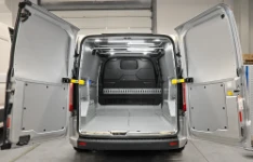 01_Custom Ford 1 für Brandschutzanlagen mit Laderaumverkleidungen und Zubehör