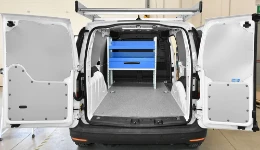 01_Einrichtung nur an der Laderaumtrennwand des Caddy 2021