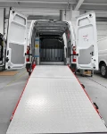 01_Für den Gartenbau ausgestatteter Renault Master L2H1 mit Laderampe
