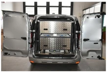 01_Für ein Tierbestattungsunternehmen eingerichteter Transporter
