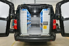 01_Für einen Sanitär- und Heizungsinstallateur eingerichteter Opel Vivaro 2019 L3H1