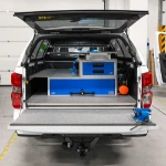 01_Isuzu Dmax 2019 L1H1 mit Syncro Fahrzeugeinrichtung für einen Multi-Utility-Dienstleister