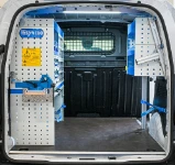 01_Von Syncro für einen Installateur ausgestatteter Toyota Proace City L1H1