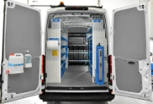 01_Von Syncro System ausgestatteter Iveco Daily L2H2 mit Möbeln für die Fahrzeugeinrichtung und Ecoflow Powerstation