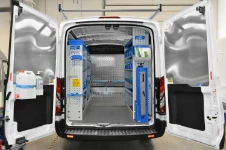 01_Von Syncro System eingerichteter Ford Transit für einen Sanitär- und Heizungsmonteur