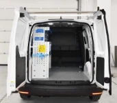 01_VW Caddy mit Einrichtung von Syncro für die Installation von Sicherheitssystemen