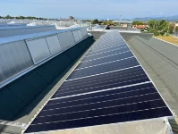 02_60 neue PV-Module auf dem Fabrikdach von Syncro System 2022