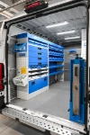 02_Linke Wand des Boxer mit Schubladen, Regalwannen, Kofferfixierung