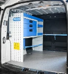 02_Linke Wand des Caddy mit Schubladen, Regalwannen, Universal-Kofferfixierung