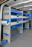 02_Linke Wand des Talento mit Kofferfixierung und Regalwannen