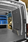 03_Multiplex-Bodenplatte mit Marmor-Optik im Iveco Daily