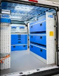 03_Personalisierte Fachböden in dem von Syncro System ausgestatteten Fiat Ducato