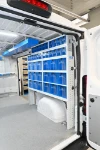 03_Rechte Wand des Ducato mit platzsparendem Kleinteilemagazin
