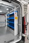 03_Rechte Wand des Maxus Deliver9 mit Syncro Regalwannen