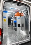 03_Rechte Wand des Transit L3H3 mit Regalböden, Ecoflow und Kompressor