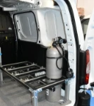 03_Rechte Wand im Opel Combo mit maßgefertigtem Tauchflaschengestell von Syncro