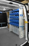 03_Rechte Wand mit Sichtlagerkästen im Custom für Elektriker