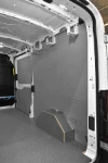 03_Verschieb- und verstellbare Haken im Transit mit Laderaumverkleidung by Syncro 