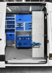 04b_Einrichtung an der Laderaumtrennwand des Sprinter