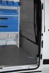 04_Detail der Verkleidungen aus marmoriertem Mehrschichtholz im Custom