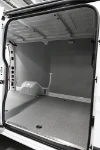 04_Maßgefertigte Zurrmulden aus Stahl in der Bodenplatte des Renault Master 2024