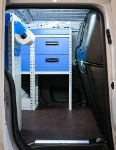 04_Proace City eines Tierarztes mit Putzrollenhalter von Syncro