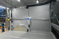 04_Zurrschienen für Schwerlast-Spanngurte im Custom Ford 1