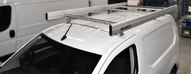05_Grundträger mit Ultrasilent-Profil von Syncro auf dem Dach des Combo