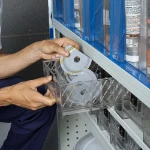 10_Auszug der durchsichtigen Schublade aus dem Metallgestell