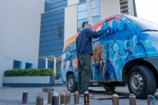 14_Während der 65-Jahr-Feier von Syncro System dekorierter Transporter