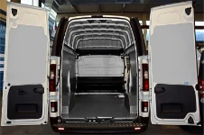 Boden- und Wandplatten, Radkastenverkleidung für den NV300