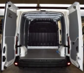 Bodenplatte aus Holz und Wandplatten aus Aluminium für den NV400
