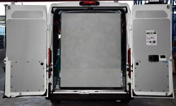 Ducato mit Laderaumverkleidung und Verladerampe