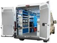 Einrichtung an der linken Wand des Ducato