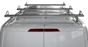 Grundträger auf dem Dach des Ford Custom