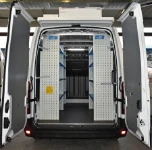 Lieferwagen mit Werkstatt RENAULT MASTER 2010 L2 H2 06a