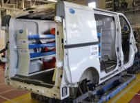Linke Seite des Fahrzeugs mit Ultra-Einrichtung nach dem Crashtest