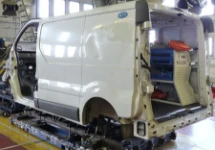 Rechte Seite des Fahrzeugs mit Ultra-Einrichtung nach dem Crashtest