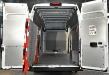 01_Fiat Ducato für Sterilisationsgeräte mit eingeklappter Laderampe