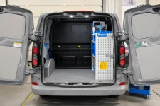 01_Ford Custom Kombi mit Einrichtung für die Haus- und Gebäudeautomation