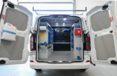 01_Ford Custom L1H1 mit einer Syncro Fahrzeugeinrichtung nach Maß für einen Sanitär- und Heizungsinstallateur