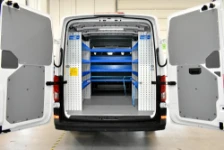 01_Von Syncro ausgestatteter VW Crafter für Ausbauarbeiten, Wandanstriche, Bodenbeläge
