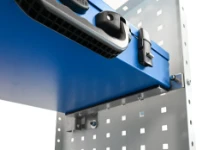 02_Detailansicht von unten der Syncro Kofferhalterung