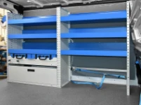 04_Kofferfixierung mit Spanngurt für den Trafic 