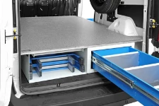 04_Stauraum unter dem Fahrzeugboden mit Unterflurkasten und -schublade