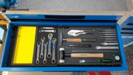 06_Detail der Metallschublade mit Werkzeugaufnahmen in dem von Syncro System eingerichteten Fiat Ducato