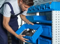 20_Euronorm-Behälter auf Syncro Ultra Regal