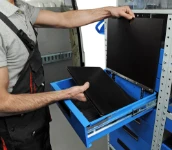 22_Schublade unter der Schreibplatte