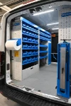 22_Transit für Multi-Service-Dienstleister mit Sichtlagerkästen und Fahrzeugschrank (2)