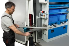 Benutzung des Schraubstocks auf ausziehbarem Schraubstockhalter